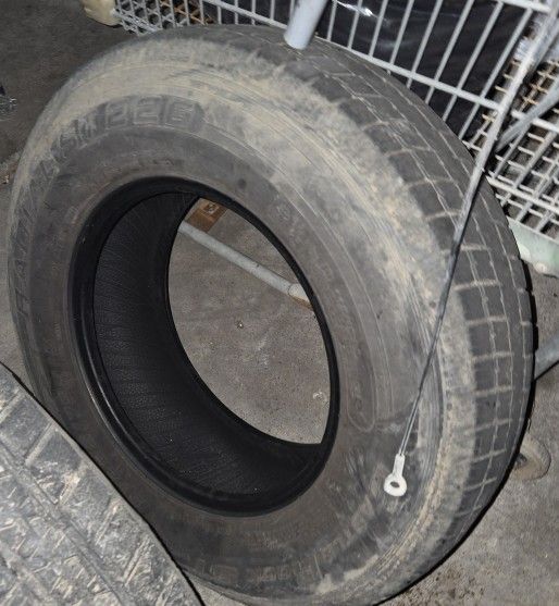 (2) Llantas //(ST225/75R15)///(P215/75R15)