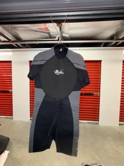 NEW Large Wetsuit