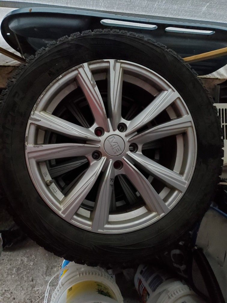 Kia soul Set of 4 Rims w Cooper  snows 215/55/17 off a 2018 Kia soul. 2 great snows 2 worn well. Comes with lugs and locking key 