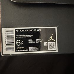 Air Jordan 1 MID SE (GS) size 6.5