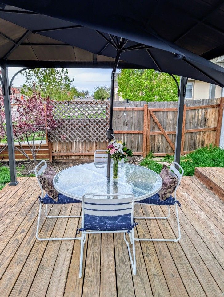 Metal Outdoor Patio Set w/ Umbrella