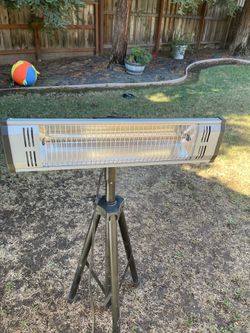Stand up heater with tri pod