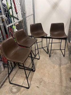 4 Perfect Condition 28” To Seat Bar Stools