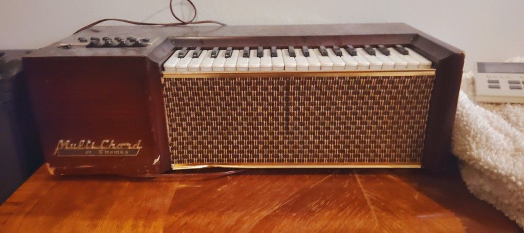 Thomas Organ Company Model C12