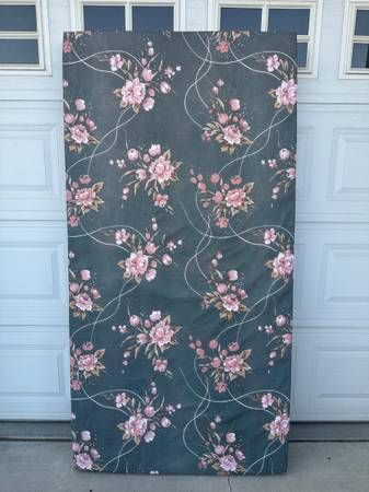 Twin Size Memory Foam Mattress
Dimensions: 37”x74”
Thickness: 4 inches
Great work
In good condition
Located in North Fontana