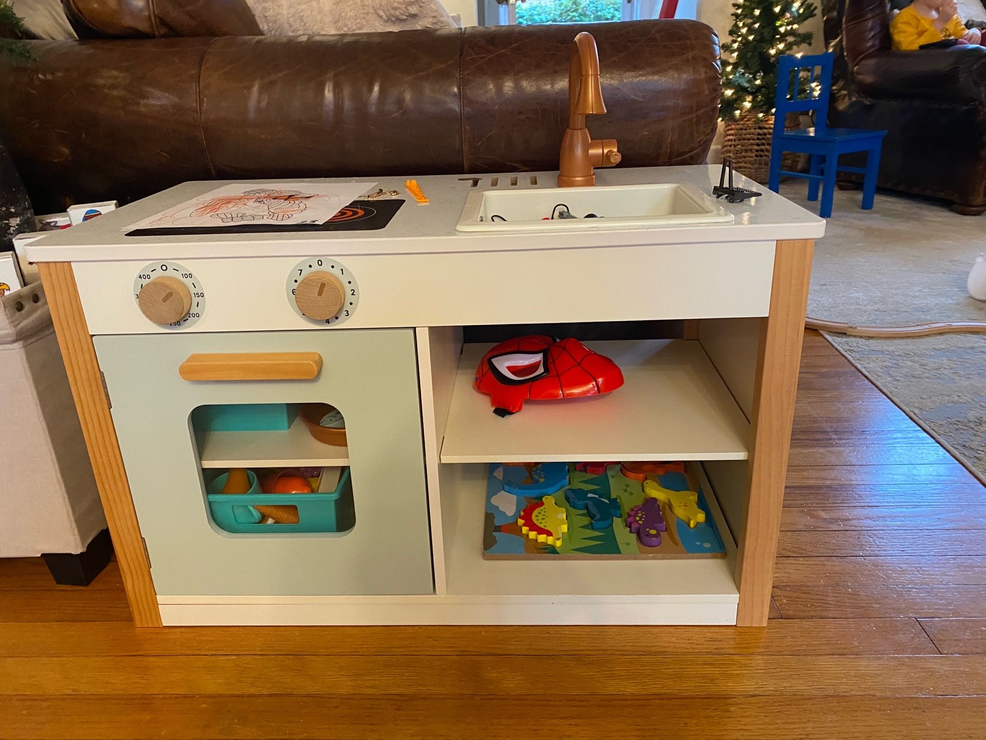 Toddler kitchen $25