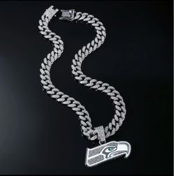 24 inch Seattle Seahawks chain and Pendant