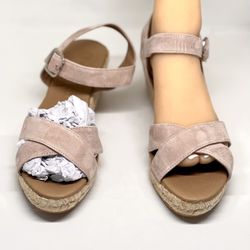 ERIC MICHAEL💥NWOT💥Beige Suede Wedges Size 38