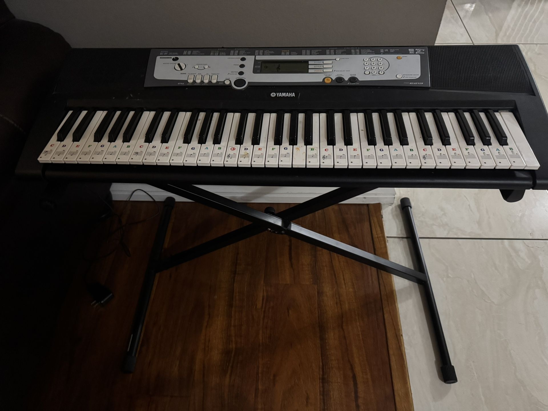 Yamaha PSR-E213 Portable Keyboard With stand