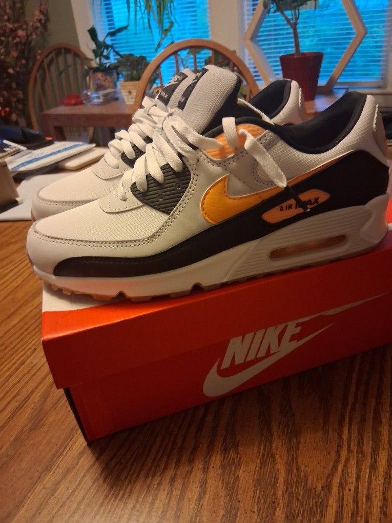 NIKE AIR MAX 90 LASER ORANGE/PHOTON DUST SIZE 10.5 BRAND NEW IN ORIGINAL BOX