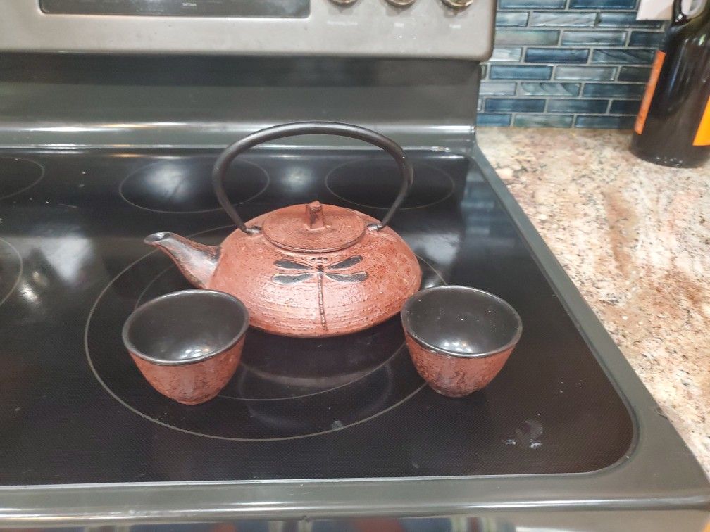 Cast Iron Tea Kettle And 2 Cups