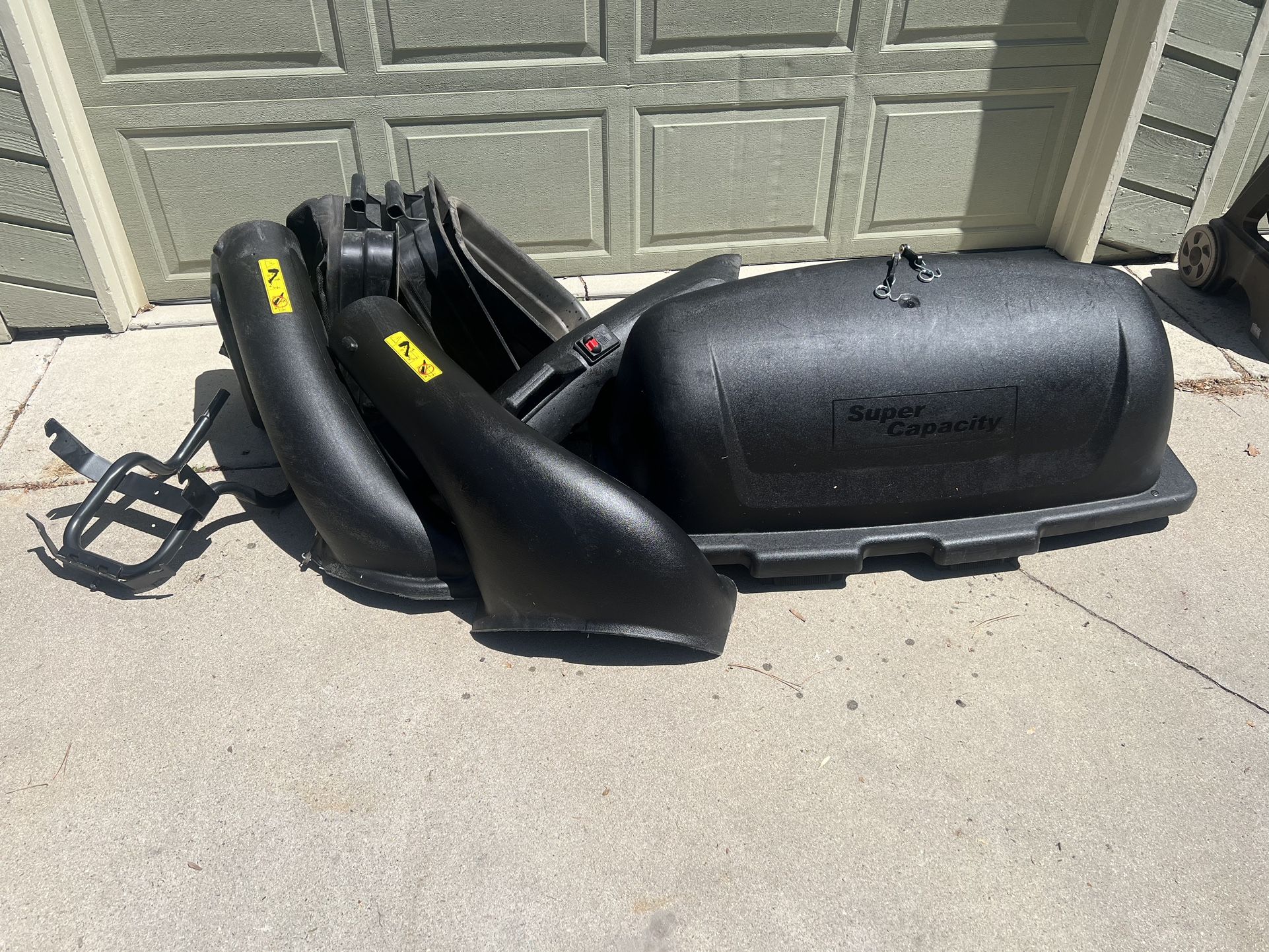 Large 9 Bushel Capacity Badger For Lawn Tractor