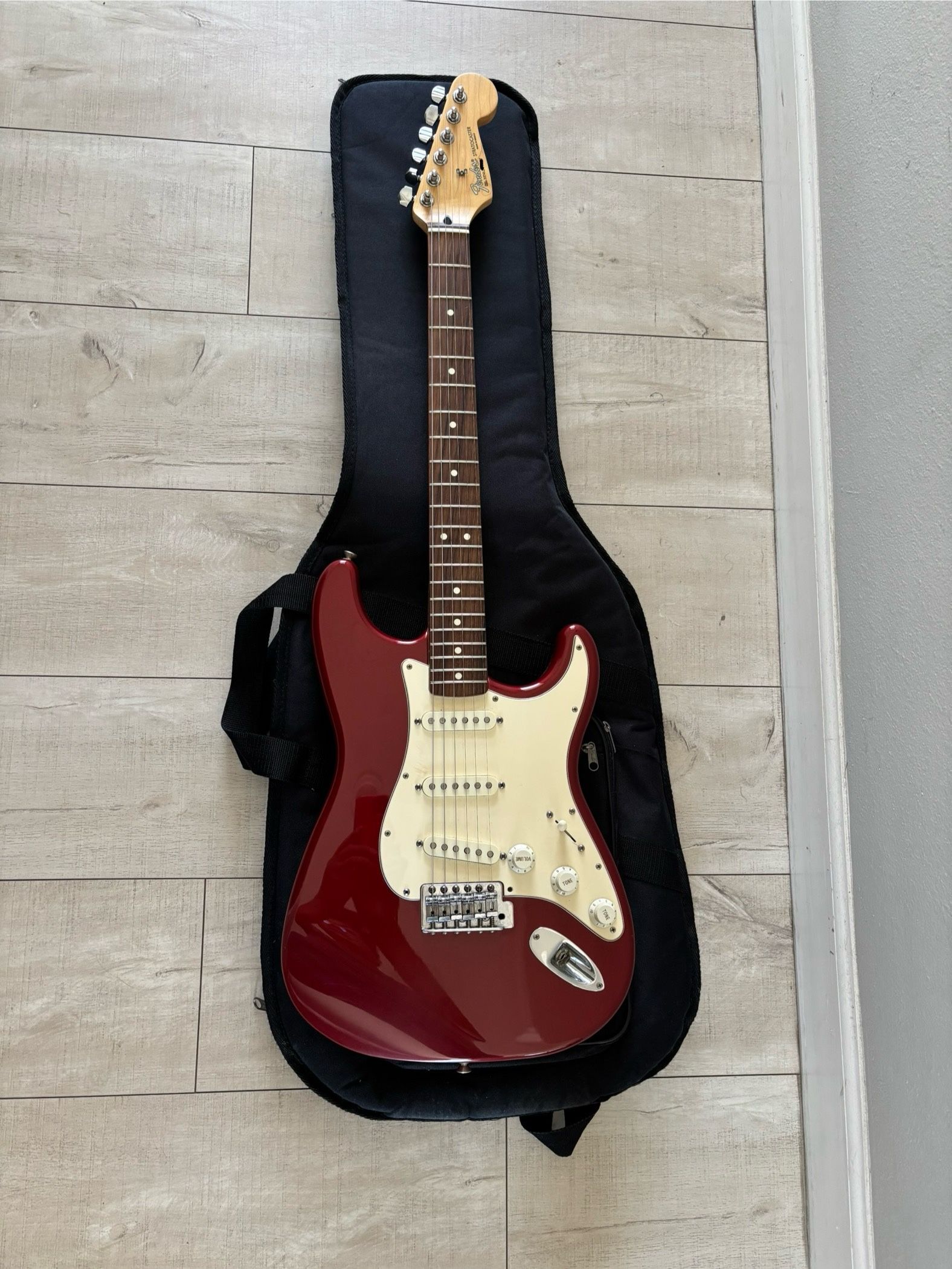 1996 Fender Stratocaster Wine MIM red *Mint*