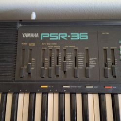 Yamaha PSR36 Keyboard