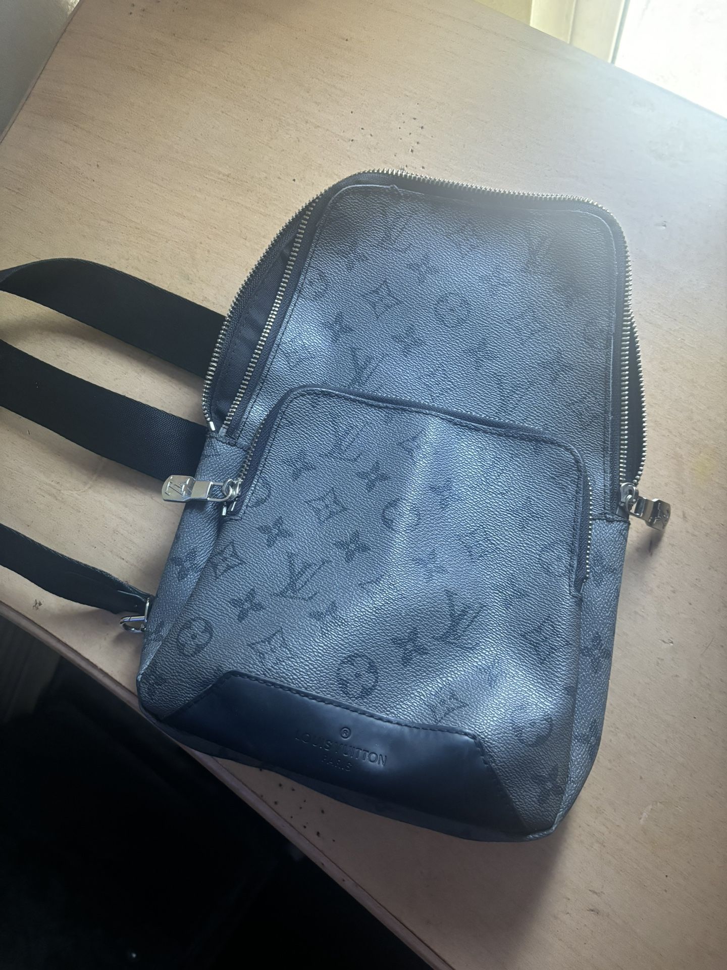 Louis Vuitton Crossbody Bag 900 Or Best Offer