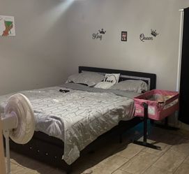 King sized bed no mattress
