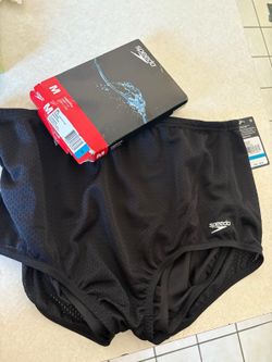 New Speedo ML Poly Training Suit is size 36