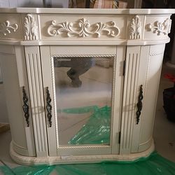 Big  and beautiful Medecine cabinet