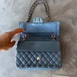 Chanel Bag Quilted Medium Caviar Classic 