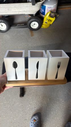 Utensil holder