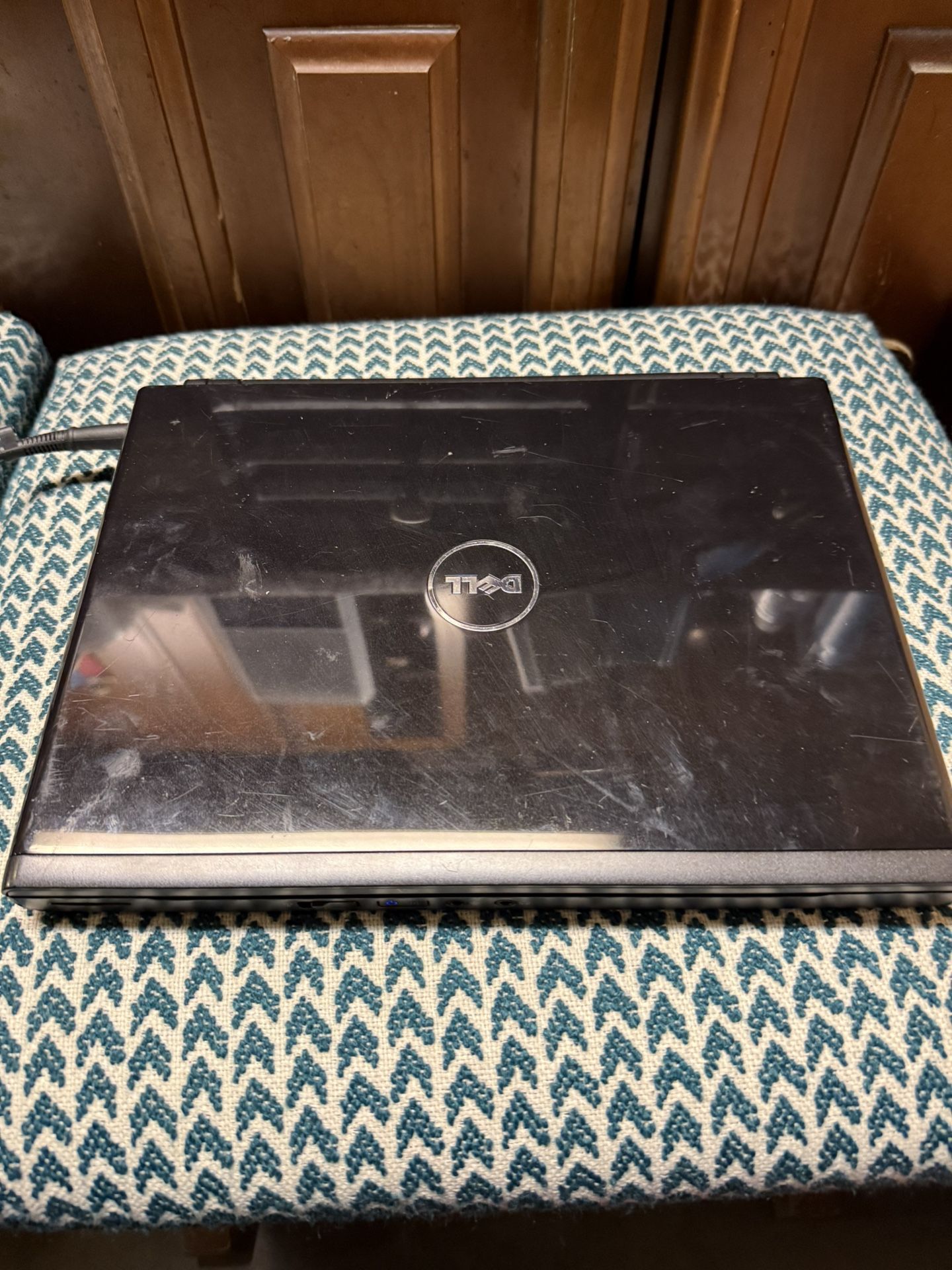 Selling this Dell laptop for parts Still turn on , no charger