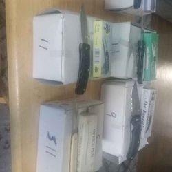 A lot of knives.the number of knives  are on. the  box's 