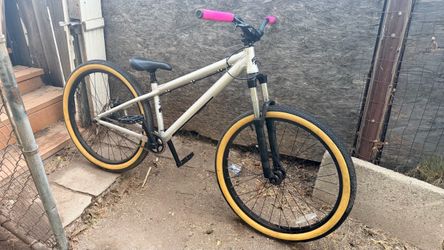 Gt La Bomba dirt jumper