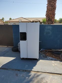 Fridge Have Handles Off To Get Thru Door