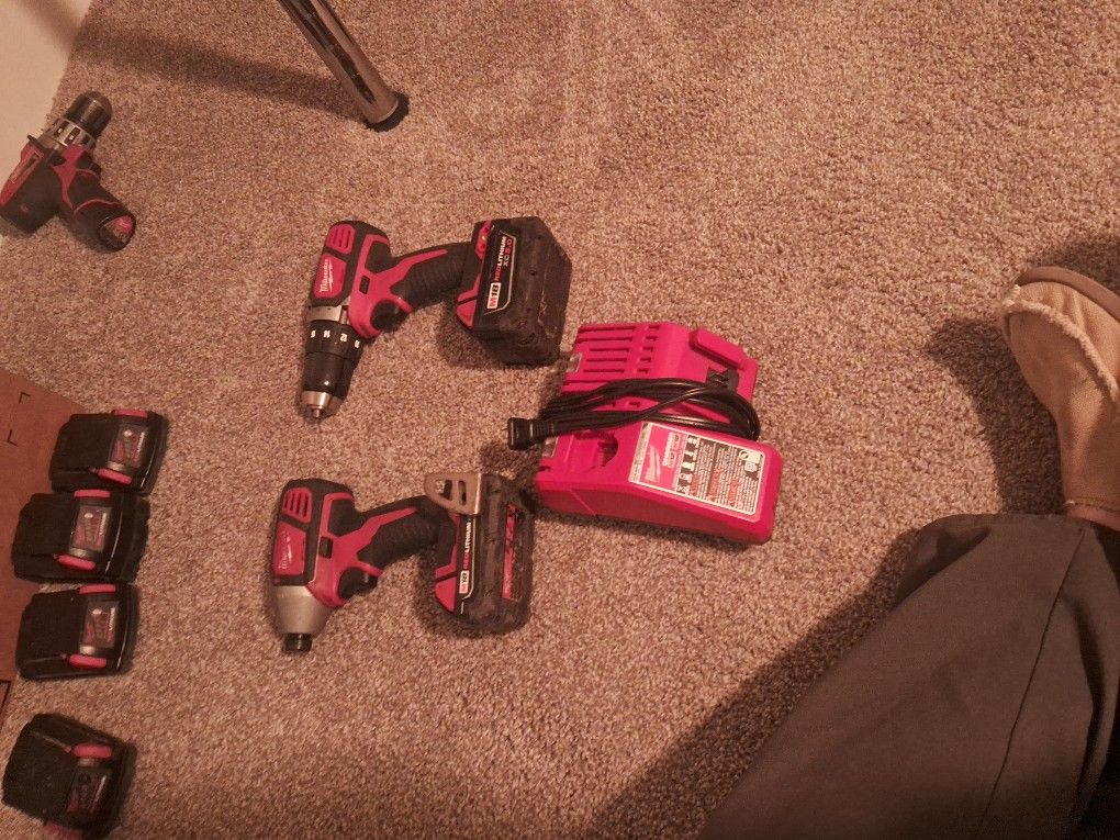 Milwaukee 1/4 Inch Impact Driver And Drill