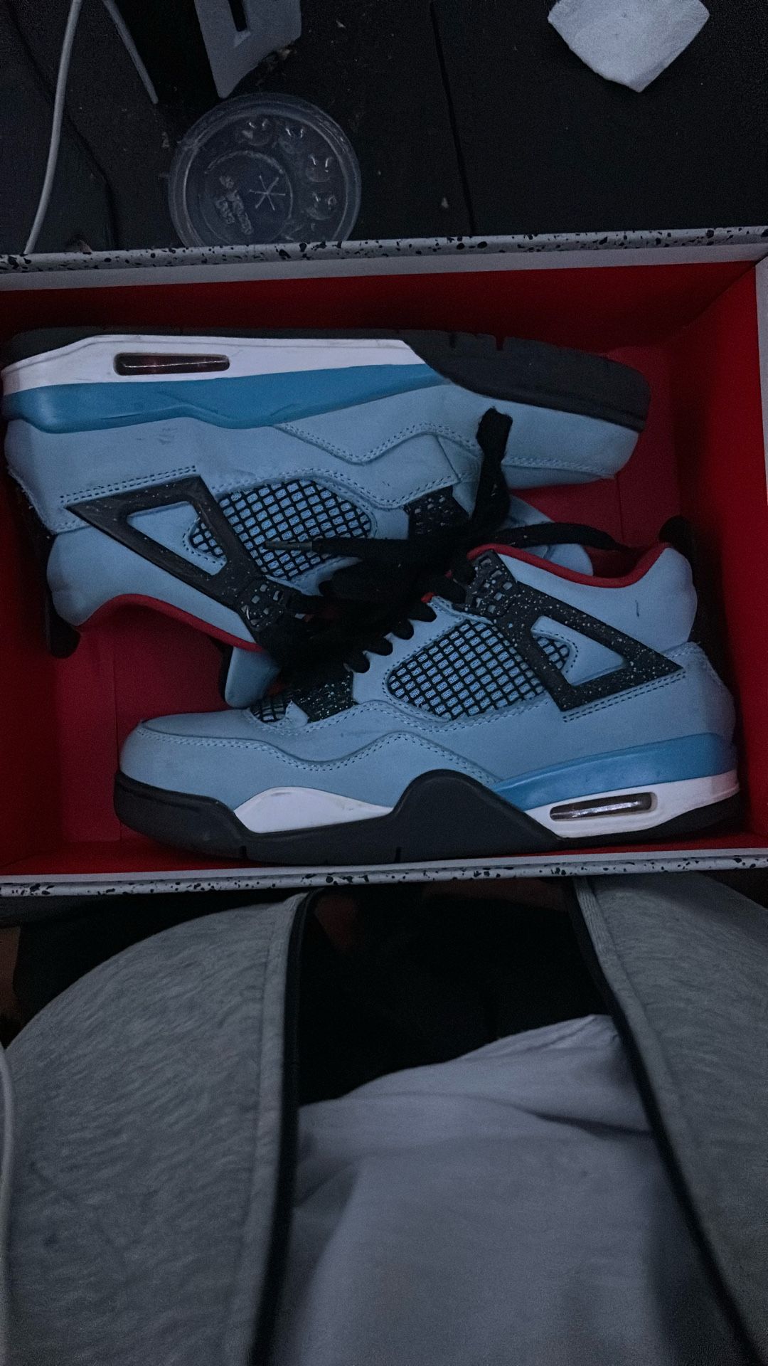 Jordan 4 Travis Scott