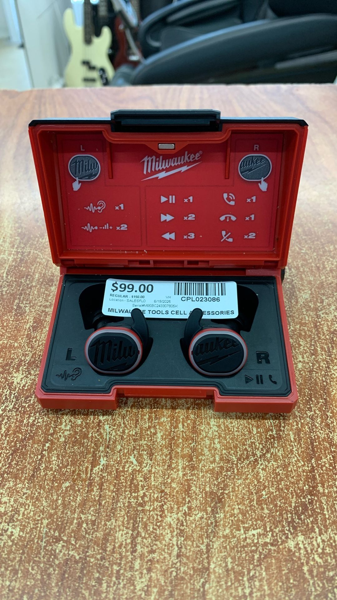 Milwaukee Bluetooth Jobsite Earbuds 2191 20 Barely Used!