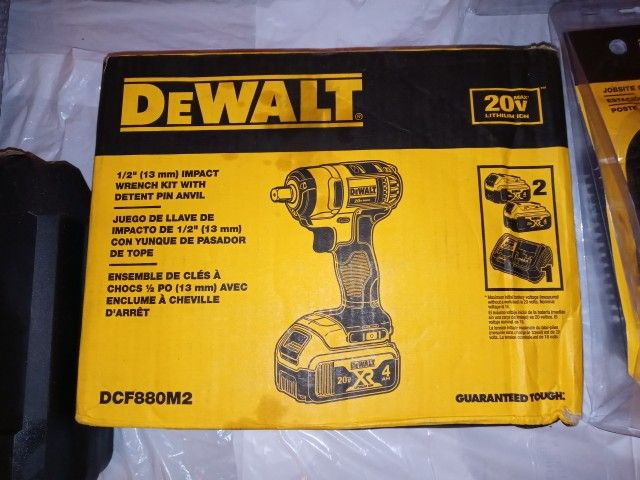 DeWALT 1/2 Impact Wrench Kit 2 Batteries & Charger New