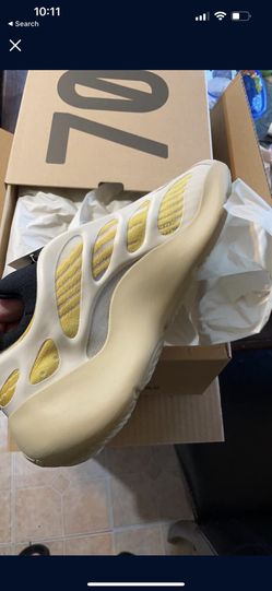 Yeezy 700 V3 Safflower Size 11