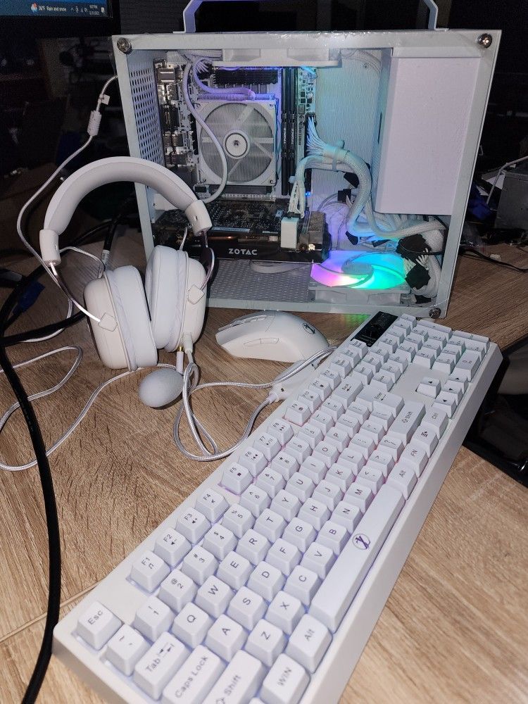 Computer for moderate gaming **NO TRADES ** for Sale in Greenfield, IN