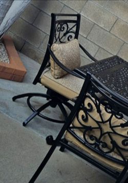 Patio dining set/outdoor Furniture/Cash Only