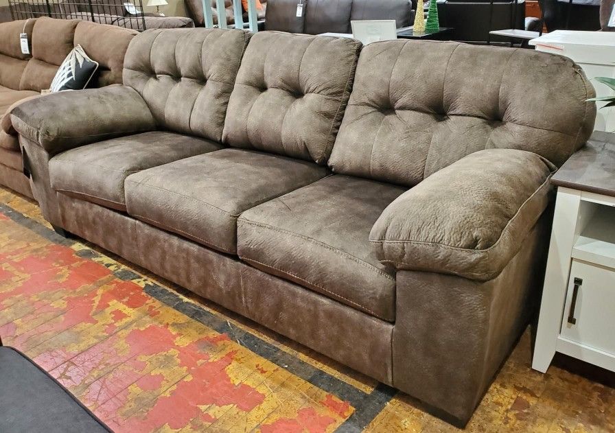 NEW Accrington Granite RAF Sleeper Sectional
(sofa§ional & Couch
