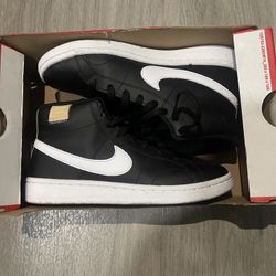 Wmns Nike Court Royale 2 Mid