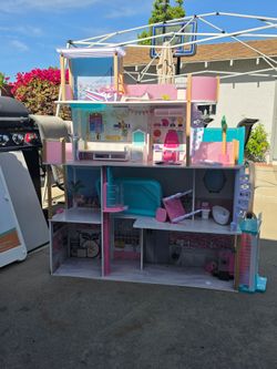 Barbie dream house