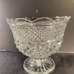 ANCHOR HOCKING Vintage Clear Glass Diamond-Point Footed Scalloped Edge Bowl (Height: 7”)