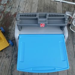 Step 2 Easel And Desk With Stool