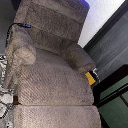 La-Z-Boy Power Recliner – Dual Motor – Excellent Condition