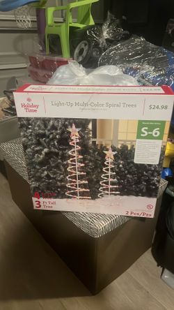 Multi color spiral trees