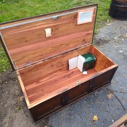 Lane Red  Cedar Box 