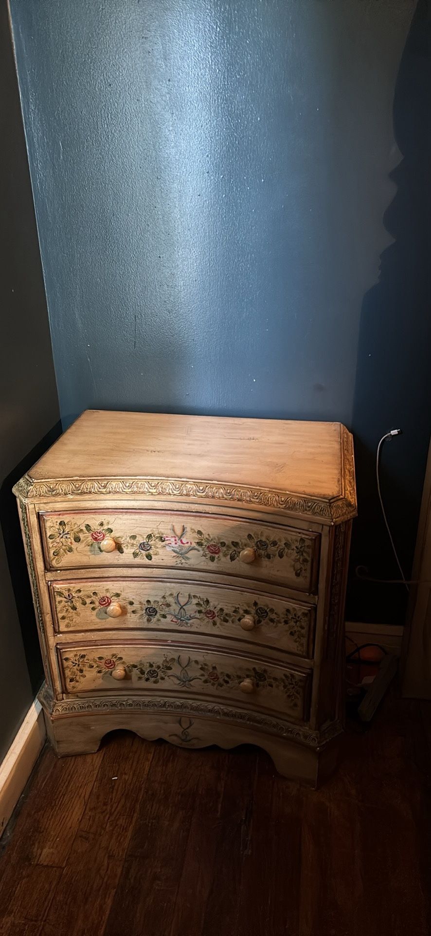 Beautiful Queen Size Bedroom Set Could Come With Mattress And Boxspring .Very Heavy.