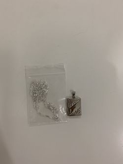 Silver pendant necklace