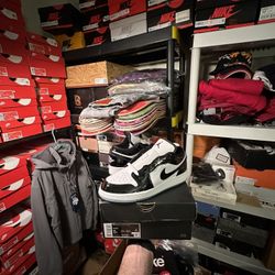 Jordan 1 Low “Concord”  Brand New! Size: 5Y 3.5W