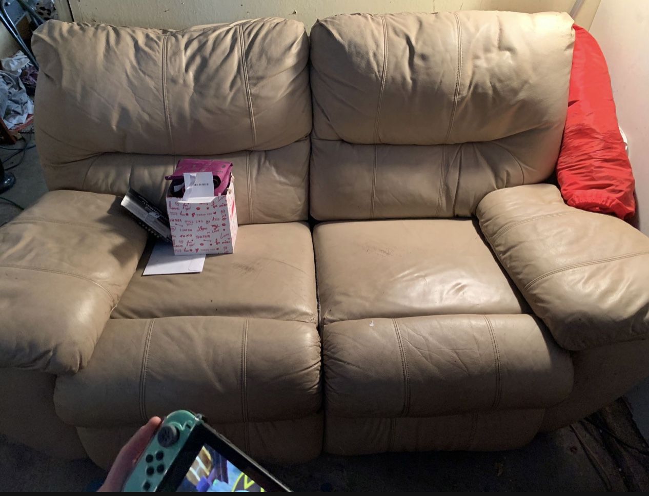 Reclining loveseat