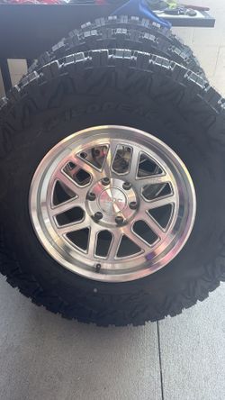 35”x12.5/r18… FALKEN WILDPEAK RT.01.. Tires 🛞 and Rims.. KMC FORGED. Rims