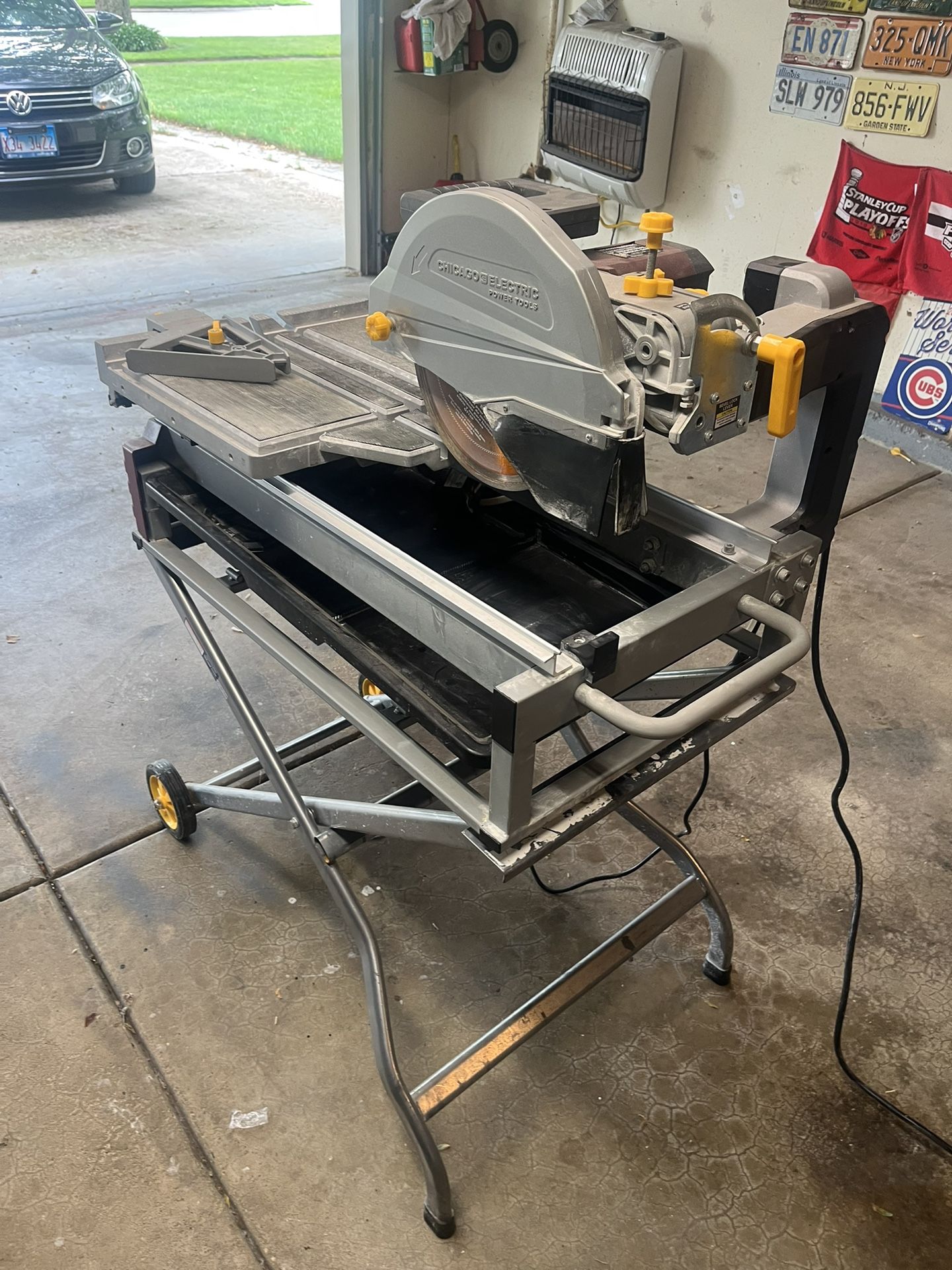 Chicago electric 10” 2.5 hp tile brick saw w/ stand two position, cutting head built-in 3 gallon per minute water pump Removable, easy to clean high