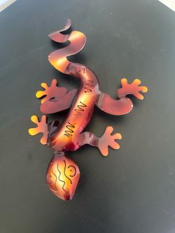Metal lizard wall hanging 14” x 9” handmade hand crafted